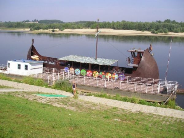 Statek wycieczkowy.