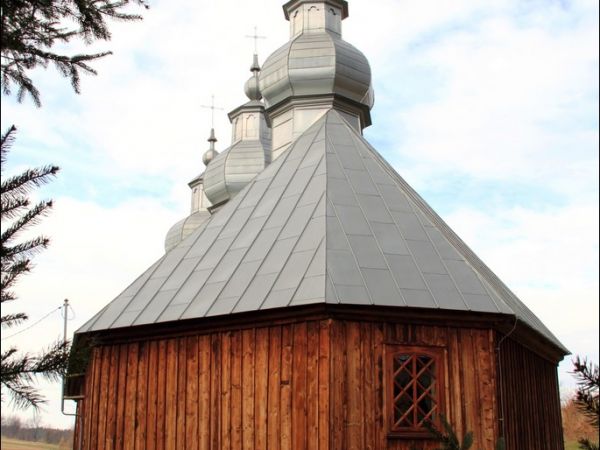 Cerkiew greckokatolicka p.w. Michała Archanioła - wzniesiona w 1843 r. w Brzeżawie .  Obecnie kościół rzymskokatolicki pw. Św. Michała Archanioła.