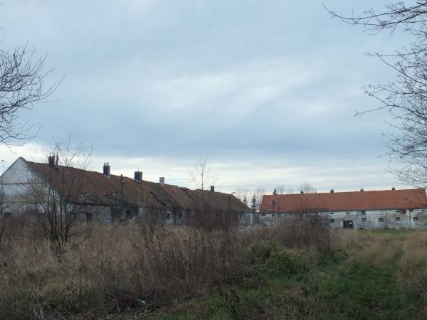 Nikomu niepotrzebne dawne zabudowania folwarczne