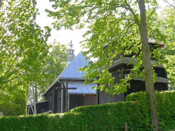 cerkiew filialna greckokatolicka pw. św. Mikołaja Cudotwórcy, z 1839r. po wojnie użytkowana jako kościół pw. Narodzenia NMP, budowana przez majstra cieślę Jana