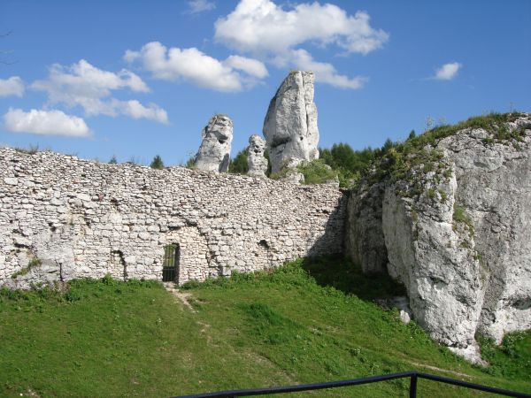 Zamek OGRODZIENIEC **** http://www.zamek-ogrodzieniec.pl/ **** http://zamki.net.pl/zamki/podzamcze/podzamcze.php **** Zamek Ogrodzieniec znajduje się w Podzamcz