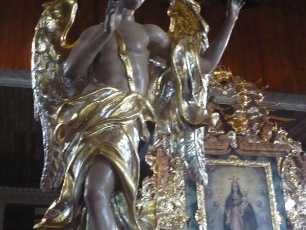 Jeden z czterech aniołów  w głównym ołtarzu.