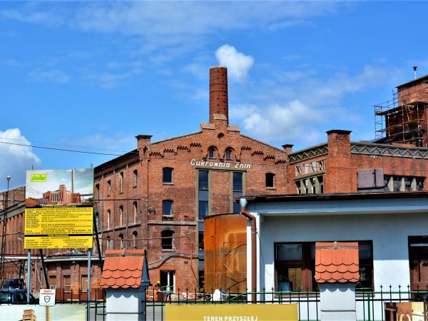 Adaptacja budynków poprodukcyjnych cukrowni na cele hotelowe, rekreacyjne i odnowy biologicznej.