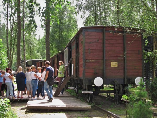 Pociąg z symbolami sowieckimi