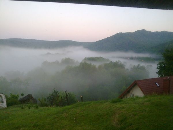 Ukryte Międzybrodzie pod mgłą