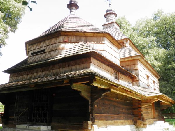 Drewniana , zabytkowa cerkiew grecko-katolicka w Gorajcu . Zbudowana w 1586 roku. Cerkiew wyjątkowej urody , użytkowana jest obecnie przez wiernych kościoła rzy