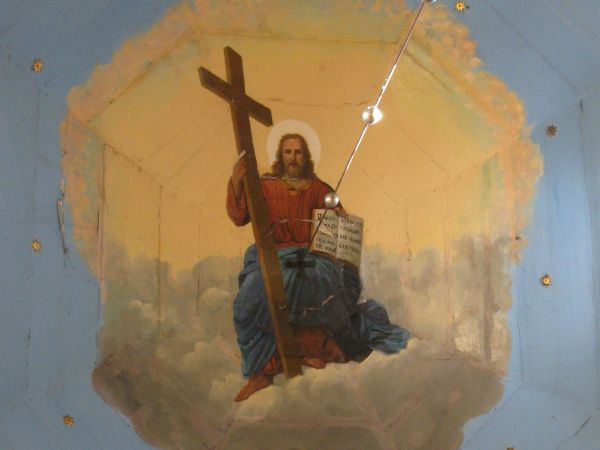 wyobrażenie Syna Bożego z krzyżem i księgą w rękach - kopuła w części zachodniej, ośmioboczna - od zewnątrz z pełnymi latarniami, pobita blachą.