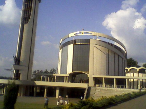 Sanktuarium Miłosierdzia Bożego w Łagiewnikach 
Pamiątka z   pielgrzymki mieszkańców Przybówki w dniu 16 07 2009 r.