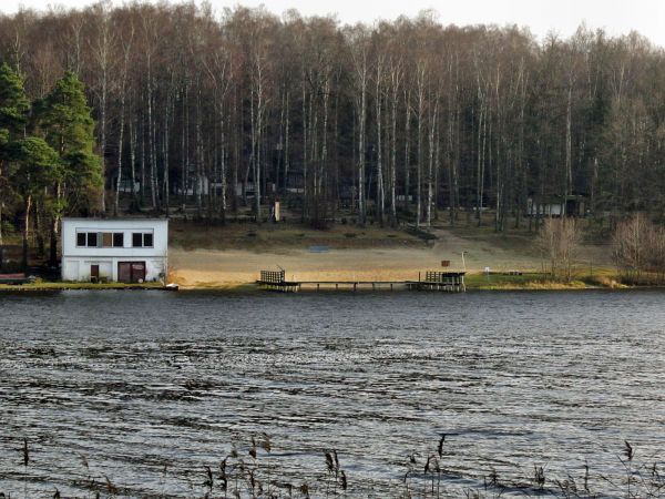 Plaża nad jeziorem Dejnowa w Świętej Lipce 20-11-12-12
