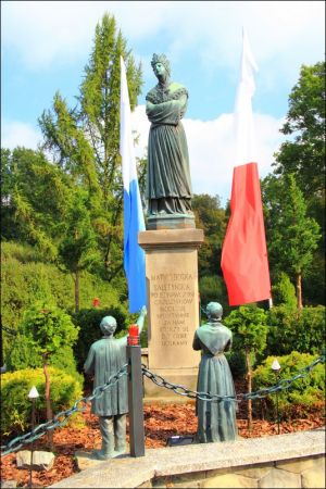 Klasztor Saletynów i Sanktuarium Matki Bożej z La Salette - Płaczącej  w Dębowcu  .  W kościele ukoronowana jest Matka Boża Saletyńska, która spełnia prośby lud