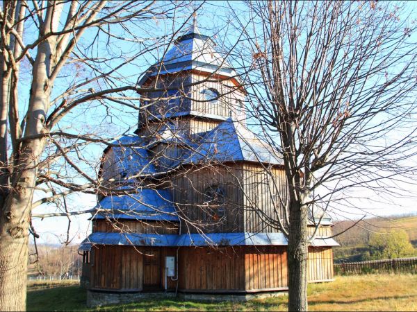 Cerkiew greckokatolicka pw. Pokrow Przeświętej Bogarodzicy w Roztoce gm. Bircza. Zbudowana w 1936 r. Po wojnie cerkiew zmieniono w kościół rzymskokatolicki pw.