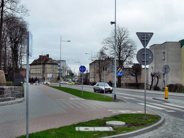 Przy rondzie, koło koscioła