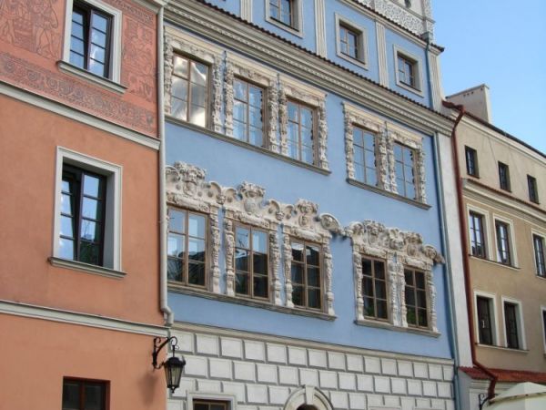 Rynek - kamienica  Sebastiana i Katarzyny z Kretkow Konopnicow.  Przebudowana po pozarze miasta w 1575 roku w stylu manierystycznym