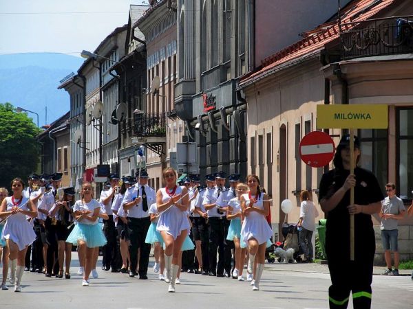 Przemarsz orkiestr dętych .
