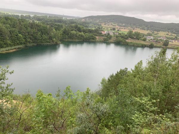 Jezioro Turkusowe w deszczowy dzień