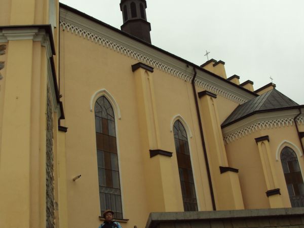 przed: kościół parafialny pw. Podwyższenia Krzyża Świętego, poprzedni - zburzony, obecny wzniesiony w latach 1881-86 staraniem parafian wg projektu Ludwika Wier