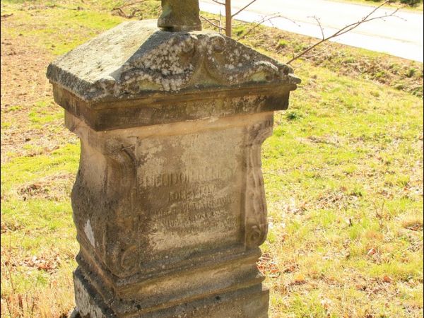 Drewniana greckokatolicka cerkiew parafialna św. Dymitra w Jaworniku Ruskim . Cerkiew zbudowana w 1882 r. w miejsce starszej cerkwi pod tym samym wezwaniem, ist