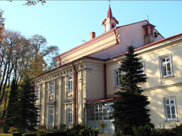 Klasztor i park  ss. Niepokalanek na Głębokiej.