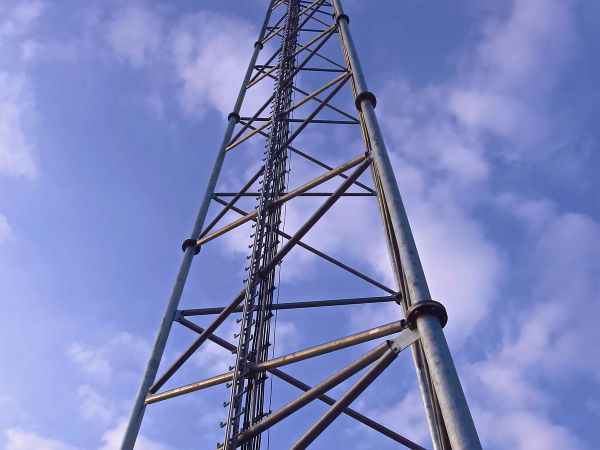 Maszt komunikacji telefonicznej i radiowej