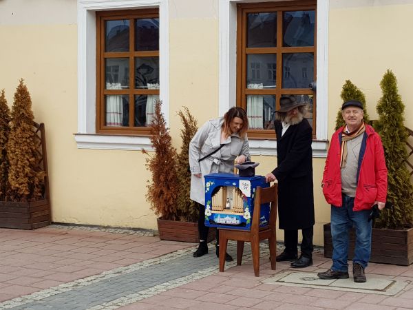 z kataryniarzem - w klimatach sanockiego rynku...