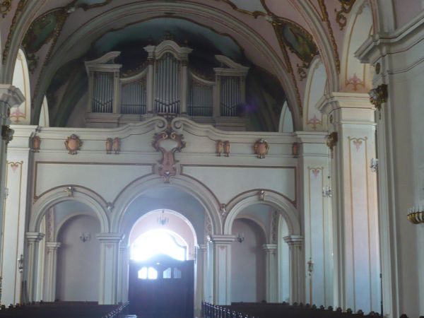 Widok w stronę chóru.