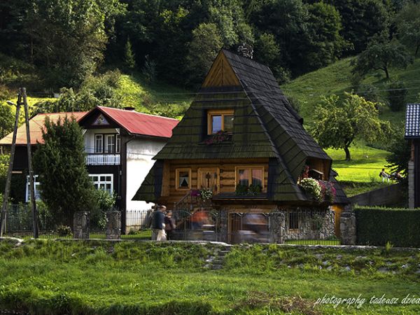 Chata górali pienińskich nad Grajcarkiem-Szczawnica.