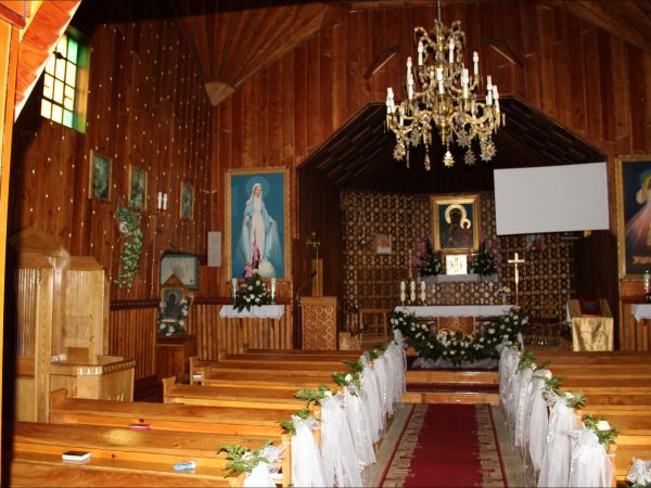 Leszno do 1977 roku nosiło nazwę Poździacz . Cerkiew św. Bazylego Wielkiego , aktualnie kościół pw. NMP Niepokalanie Poczętej, parafia rzymskokatolicka . Zbudow