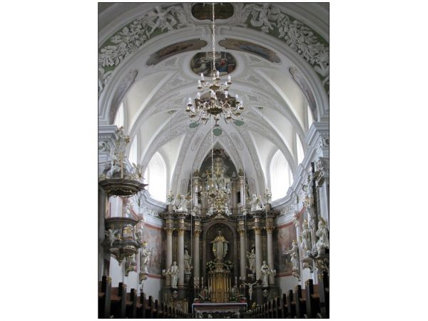 Kościół p.w. Narodzenia NMP (1697 r) - wnętrze (1)