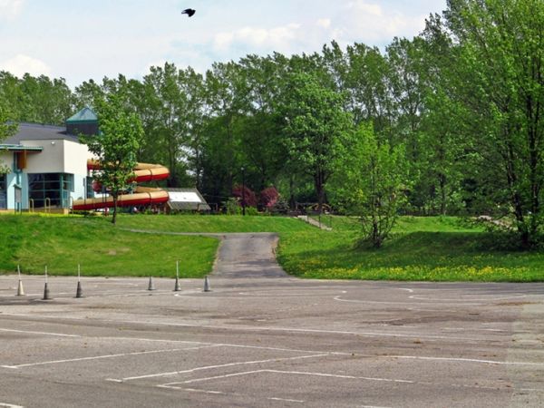 Panorama boiska przy Parku Wodnym