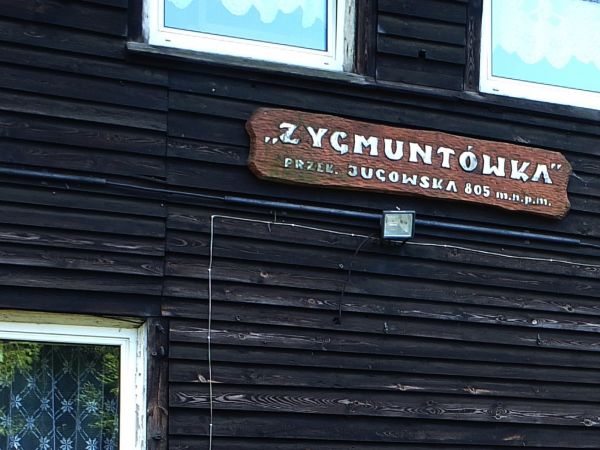 Schronisko na przełęczy Jugowskiej