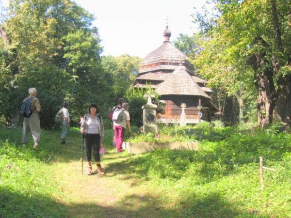 na Wzgórzu Dębnik - 334m npm, przy cerkwi pw. Wniebowzięcia Pańskiego, to najstarsza drewniana cerkiew w Polsce - wzniesiona w 1510r. greko- katolicka, pobazyli