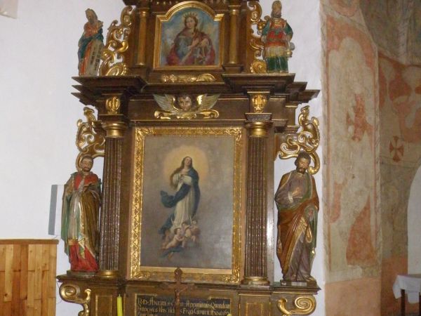 Zabytkowy ołtarz "boczny"