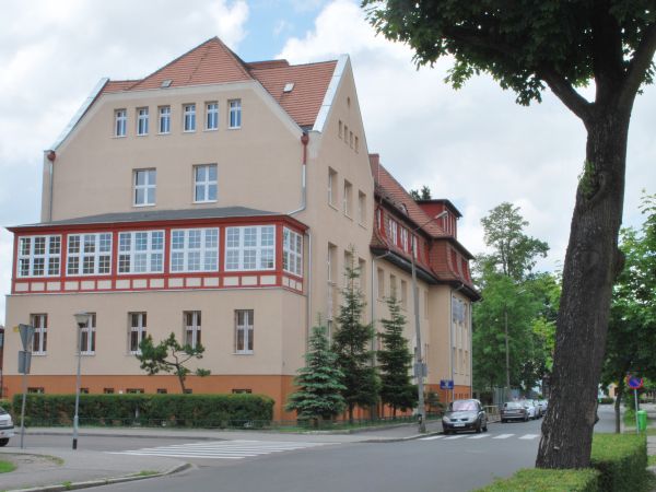 Piła,ul.Władysława Sikorskiego-budynek Zespołu Szkół Gastronomicznych