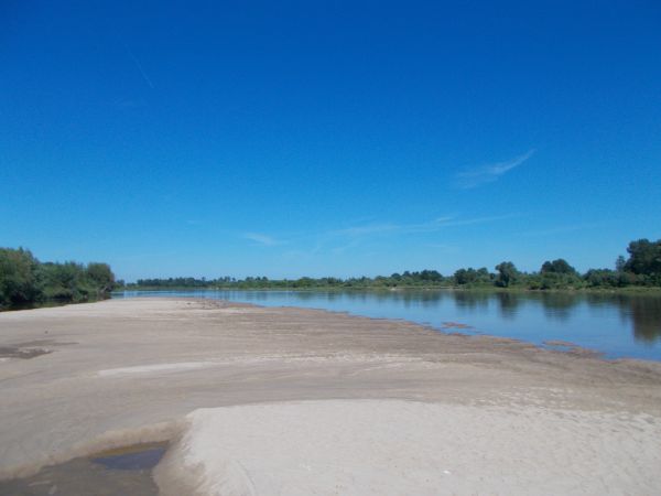 Cudze chwalicie ,swego nie znacie ?  Bezkresne plaże pod błękitnym niebem , znów będą wakacje ! Na pewno mam rację , wakacje będą znów :-) śpiewał Kabaret "OTTO