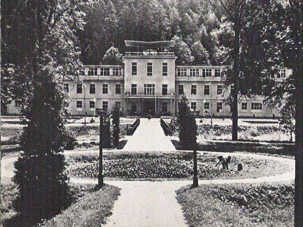 ze zbiorów prywatnych: lata 60-te XX wieku - z publikacji historycznych. Wiemy, że w 1884r. władze miasta Rymanowa podjęły decyzję, by linia kolejowa miasto i z