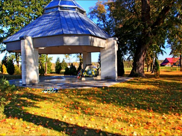 Cerkiew Opieki Matki Bożej w Młynach. Wybudowana pod koniec XVII wieku.  Obecnie Kościół filialny rzymskokatolickiej parafii w Korczowej. W latach 1852-70  prob