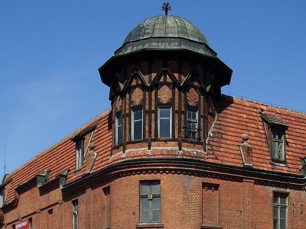 Wieżyczka na budynku starej octowni.