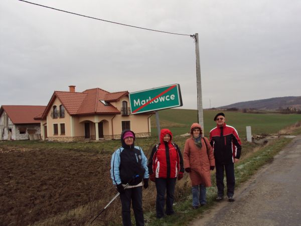wieś ładnie położona, czysta, zadbana - jeszcze kiedyś tam wrócimy, prace przy budowanym kościele postępować będą a i dwór blaski odzyska no i ten Sanoczek - z