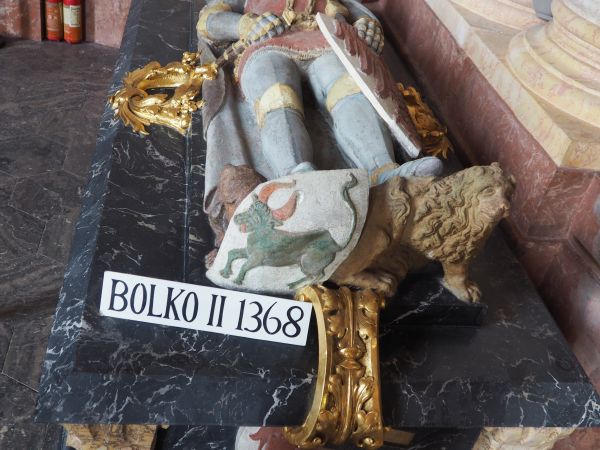 w Mauzoleum Piastów świdnicko-jaworskich - tu sarkofag książęcy Bolka II Małego, przy stronie południowej.
