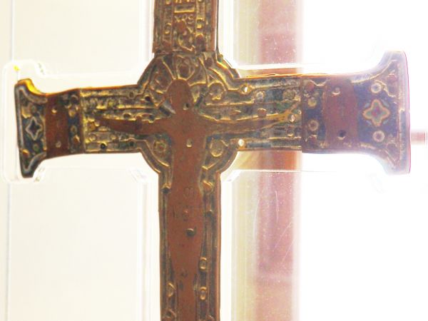 Krzyż ze Zwierzynia - XII wiek, w zbiorach Muzeum Diecezji w Przemyślu. Krzyż ten w kościele w Zwierzyniu był do 1922r. Krzyż jest wyrobem limuzyjskim.  Miasto