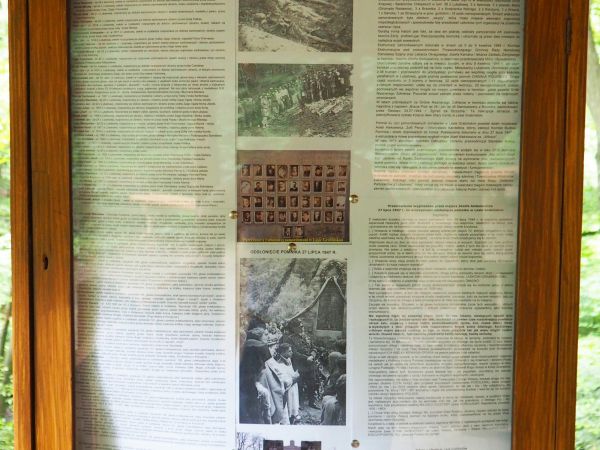 w Lesie Grabińskim - na planszy przy pomniku - kurhanie pomordowanych  24 lipca 1944r. - polecam lekturę opracowania przekazu też na innych planszach.