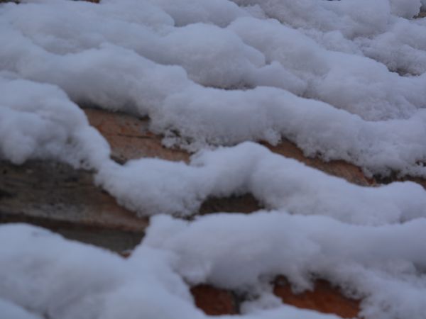 Śnieg na murach Kirkutu.