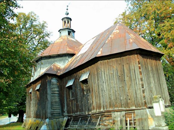 Cerkiew Pokrow Przeświętej Bogarodzicy w Miękiszu Starym. Zbudowana w latach 1803−1811. Wokół cerkwi groby rodziny Youngów.