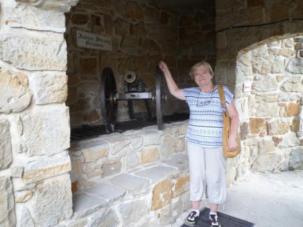 ... a nam sygnał dano i strzelać nakazano... - przy stanowisku artyleryjskim.