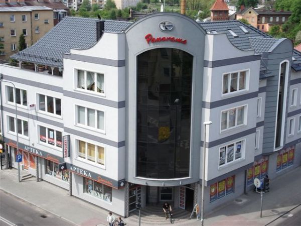 Róg Armii Krajowej i Al. Wolności.