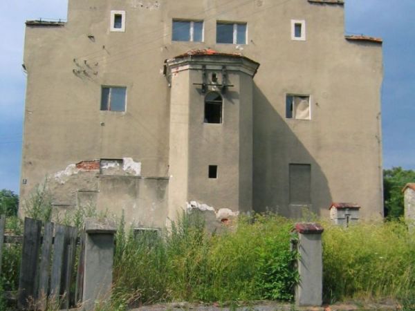 Budynek biurowy byłego PGRu