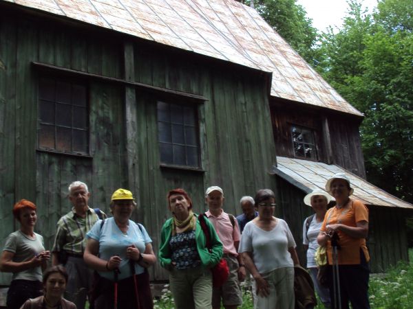 przy cerkwi greckokatolickiej pw. Narodzenia NMP - wzniesionej w 1779 roku.