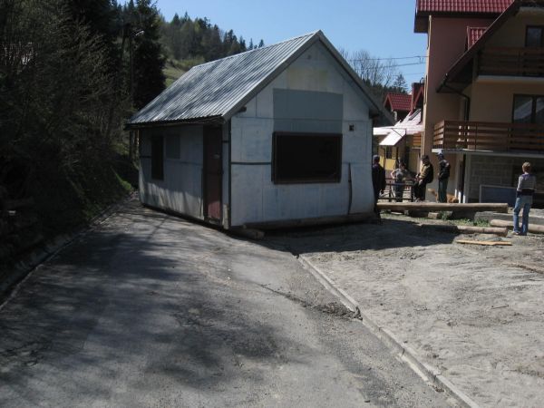 Ten domek będzie przewożony w inne miejsce