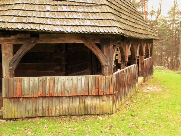 Drewniana cerkiew p.w. Wniebowstąpienia Pańskiego z 1659 r., usytuowana na wzgórzu Dębnik - Dubnyk (344 m n.p.m.), wznoszącym się ponad doliną Sanu.