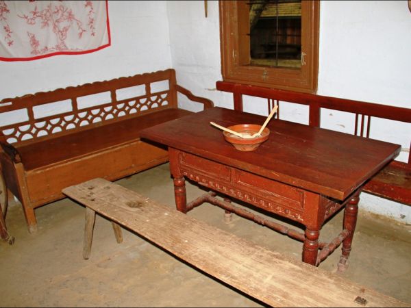 Skansen wsi w Markowej -Chałupa kmieca konstrukcji przysłupowej z 1874 r